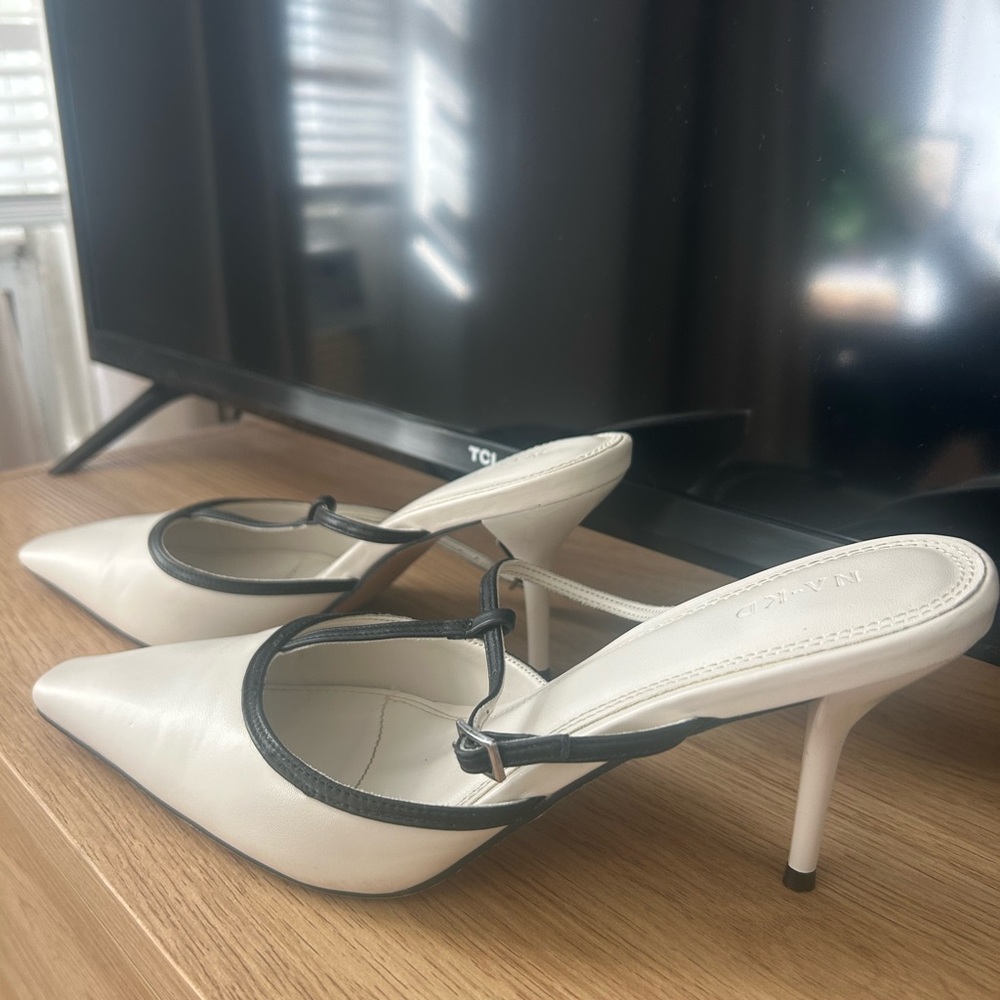 Chic Monolo White and Black Heels